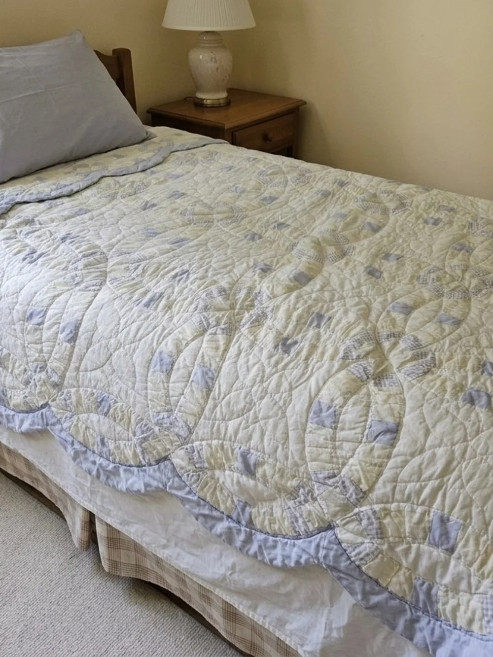 Light Blue and Cream Quilted Bedspread - Classic Wedding Ring Pattern